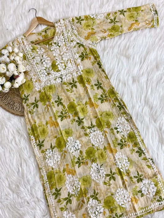 Lucknowi Chikankari Mulmul Daaman Boota Kurti Set.