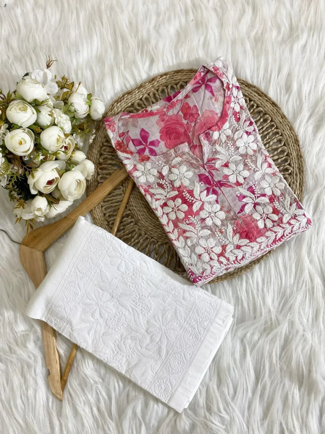 Lucknowi Chikankari Mulmul Daaman Boota Kurti Set.